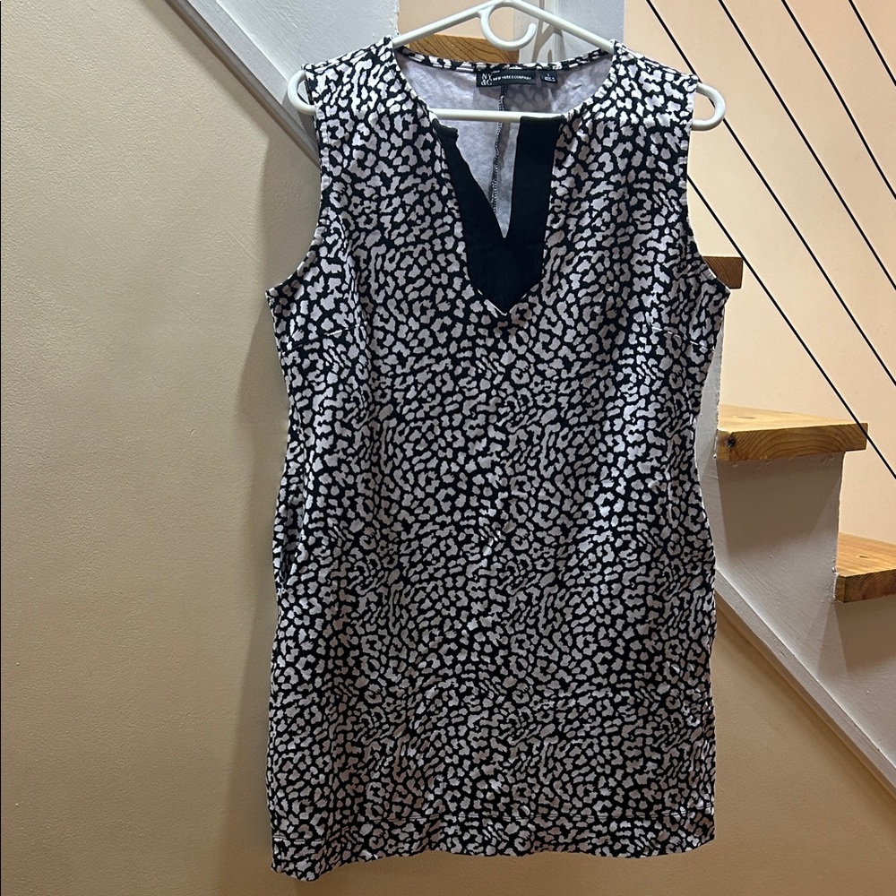 New York & Company Black and White Patterned mini dress